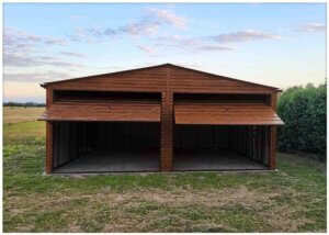 Plechová garáž 6x5 m – sedlová strecha – zlatý dub – plech vodorovne od Stalkoncept.sk
